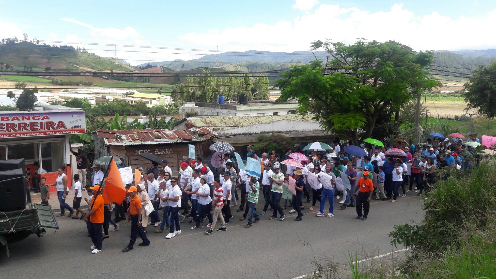 Los manifestantes durante su recorrido.