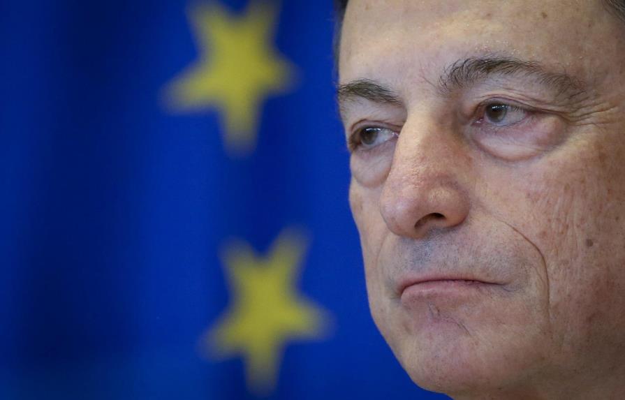 Draghi dice BCE mantendrá una “cantidad muy sustancial de apoyo monetario”