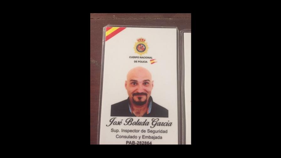 Arrestan español acusado de hacerse pasar por empleado de Embajada para estafar negocios 