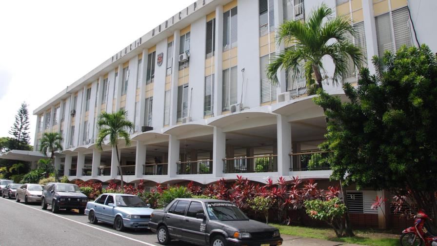 Obreros denuncian cancelaciones en Ayuntamiento de Santiago 