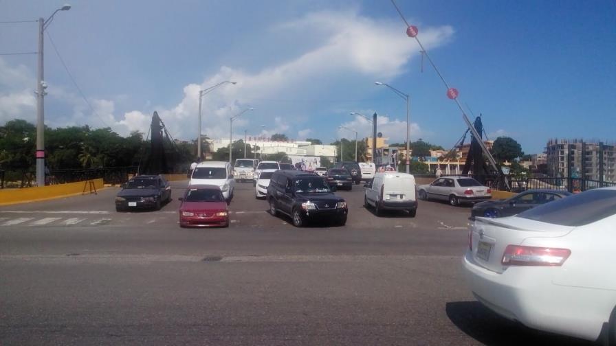 Obras Públicas reabrió al tránsito el puente flotante