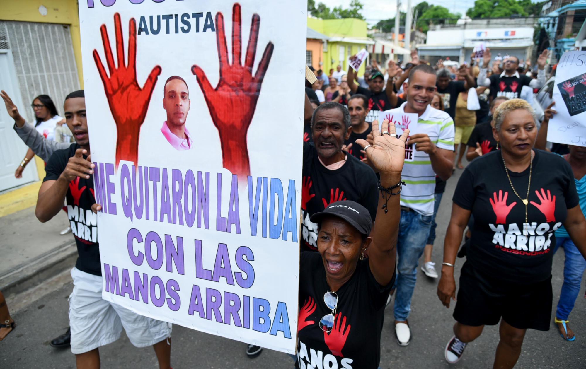 Marcha por las calles del ensanche Libertad.