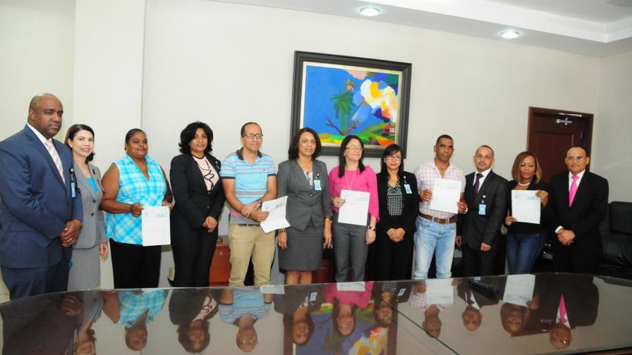 Cámara de Diputados entrega prestaciones laborales a empleados de trabajaron con ex legisladores Cámara de Diputados entrega prestaciones laborales a empleados de trabajaron con ex legisladores