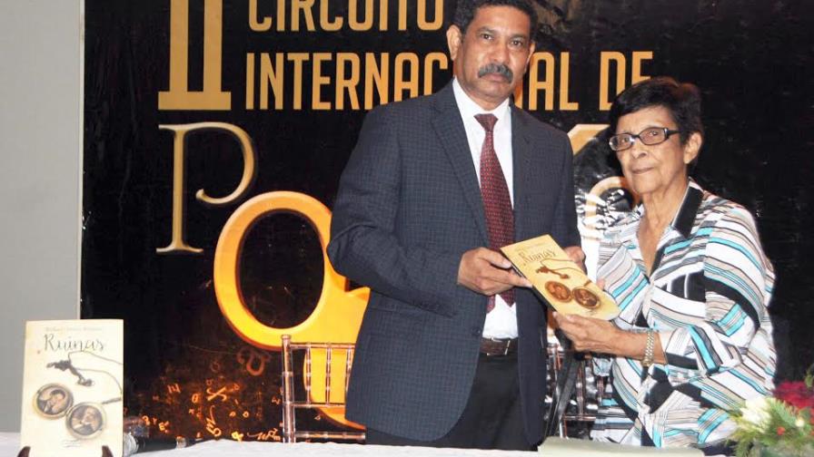 Rafael García Romero presentó nueva edición Ruinas sobre la vida de Salomé Ureña