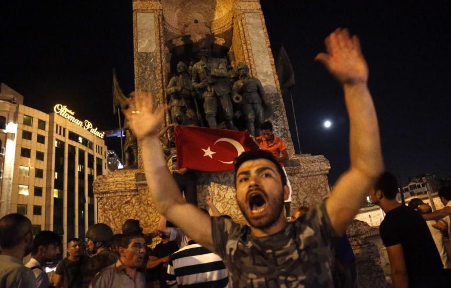 Ministro: 32,000 detenidos desde golpe fallido en Turquía 