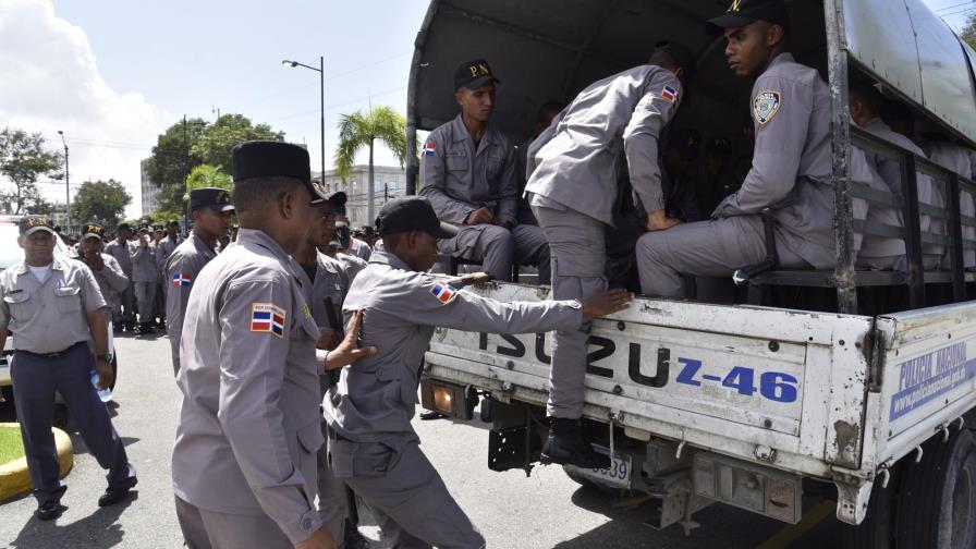 Gobierno anuncia aumentos puntuales para algunos miembros de la Policía