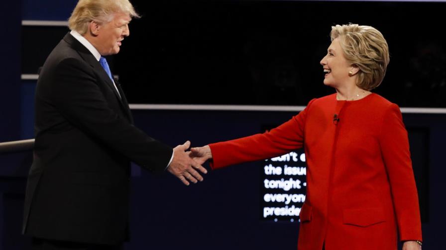 Hillary tiene complejo de Señorita Rotenmeyer 