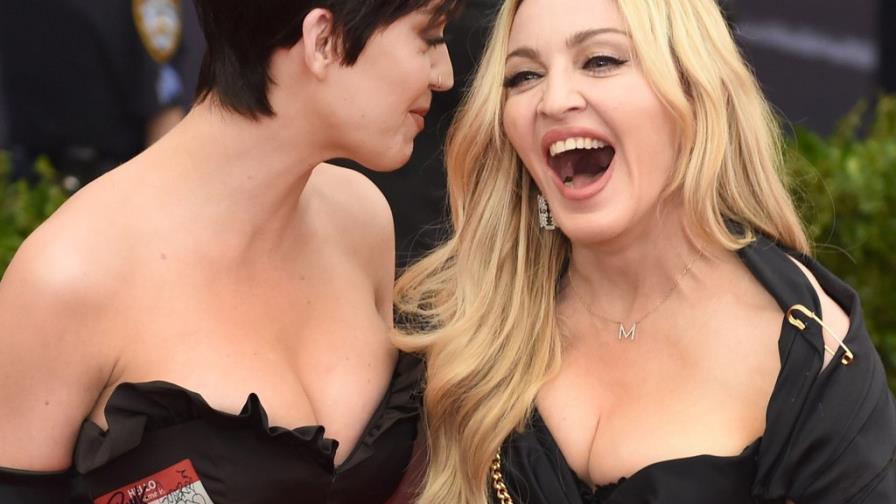 VIDEO: Madonna y Katy Perry “se desnudan” para apoyar a Hillary Clinton