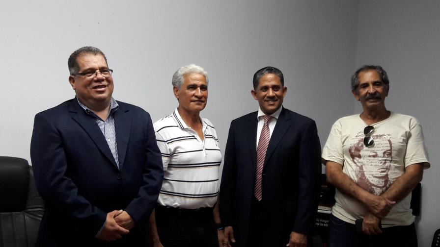 Enciclopedistas llaman a los jóvenes a no confiar en todo lo que aparece en Internet