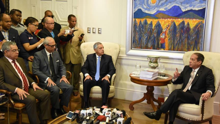 Ministro de Hacienda: “nadie está obligado a lo imposible” para atender demandas