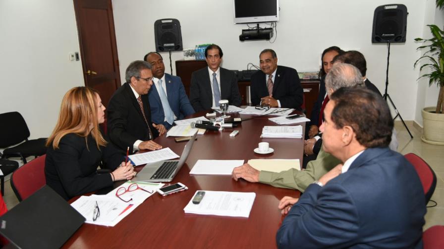 Supeditan extender     el 9-1-1        a fondos