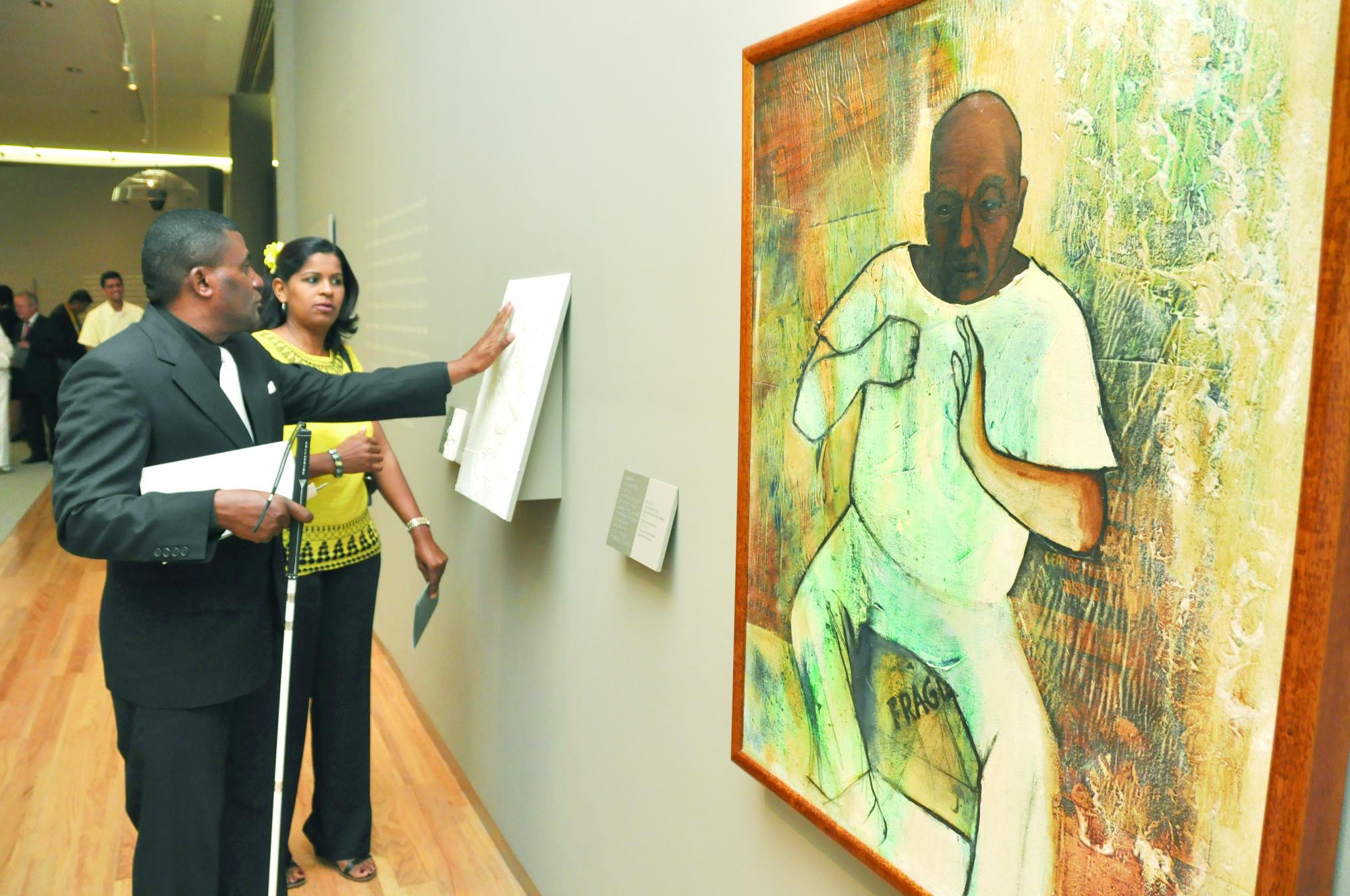 2009, sienta precedentes en arte de inclusión. “Sintiendo la belleza más allá de la mirada”, en coordinación con el Museo del Louvre, una exposición para todos los públicos, especialmente para la población con discapacidad visual. 