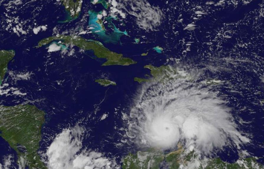 El huracán Matthew sube a categoría 5 con vientos de 260 kilómetros por hora