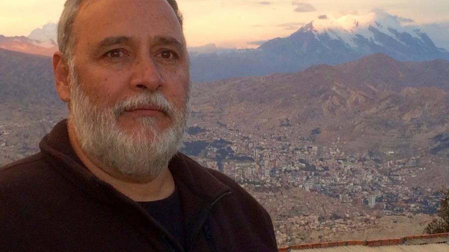 Detienen hijo de cineasta por asesinato de su padre