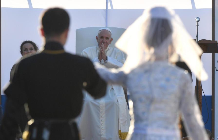El papa: “Existe una guerra mundial para destruir el matrimonio”