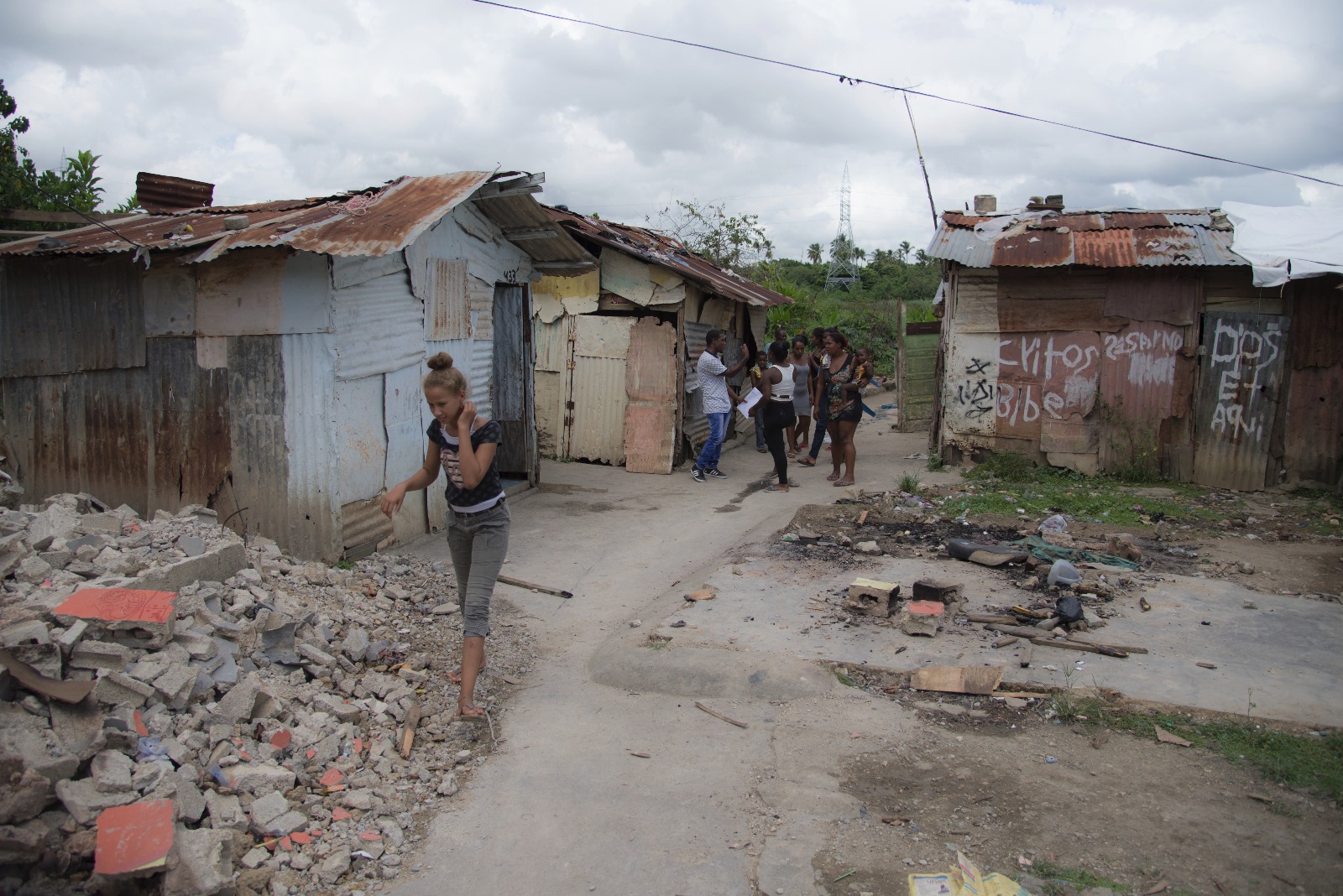 Las pocas casas que quedan en la Vieja Barquita están rodeadas de escombros de las que fueron demolidas 