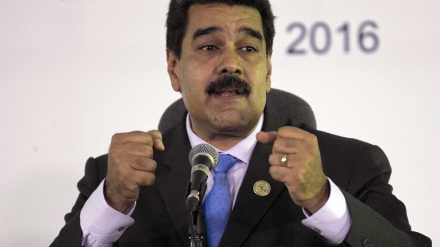 Maduro sustituye a cinco ministros de su gabinete