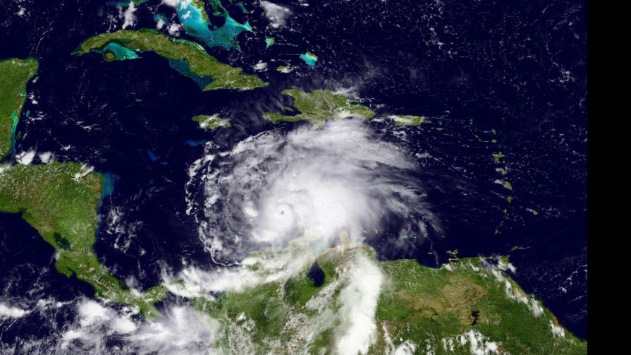 Huracán Matthew mantiene categoría 4 y sigue en alerta Jamaica y Haití 