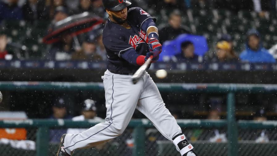 Carlos Santana de 3-2 en victoria de los Indios de Cleveland