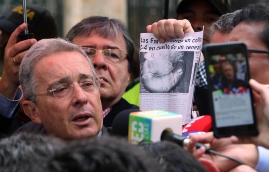 Uribe afirma que la paz ilusiona pero el acuerdo con las FARC decepciona