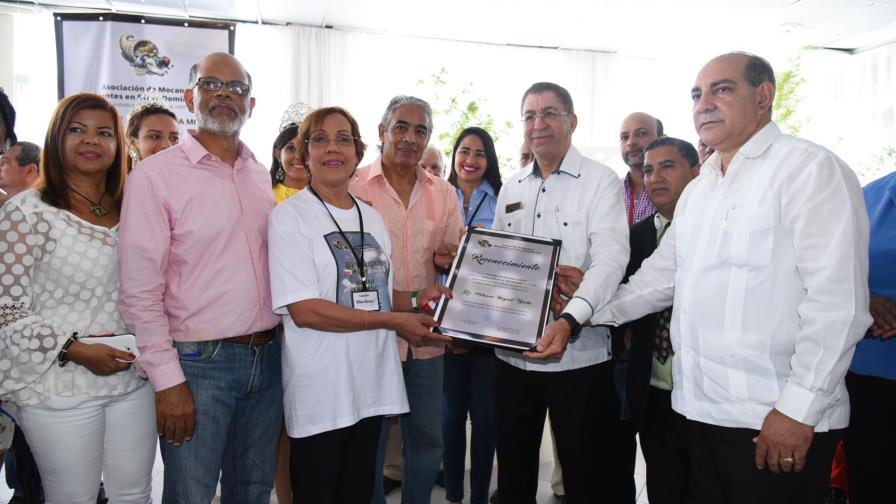 Asociación de mocanos reconoce a Adriano Miguel Tejada