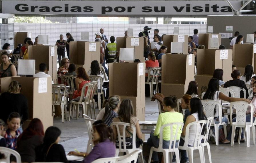 El “sí” lidera resultado cerrado del plebiscito por la paz en Colombia 