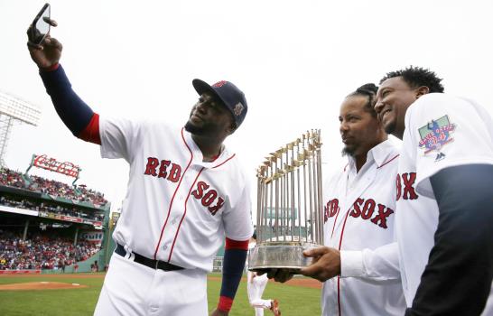 Medias Rojas de Boston despiden a David Ortiz, un adiós al atleta y al filántropo