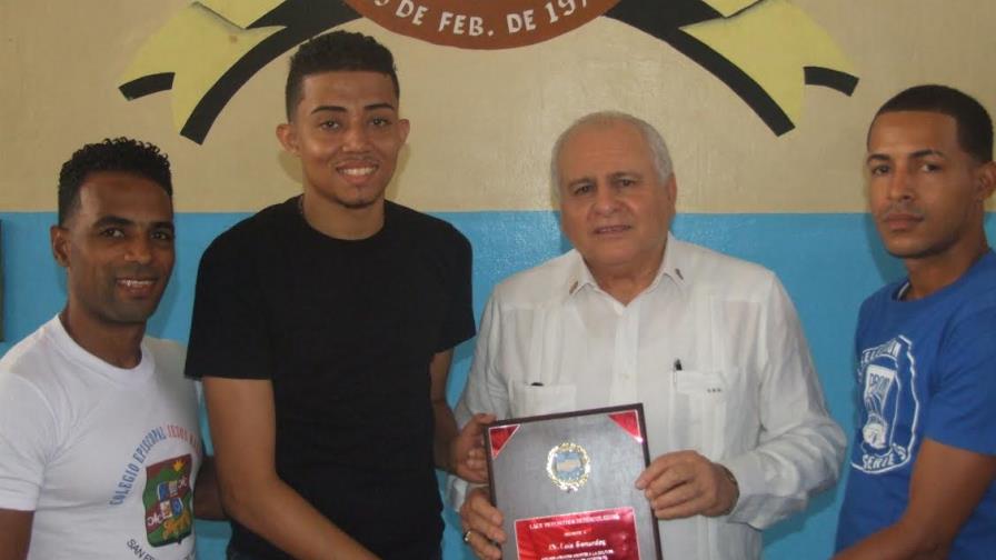 Colegios Arcoiris y Pedro Francisco Bonó ganan en apertura IV Torneo Voleibol intercolegial