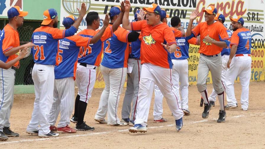 Adovenprofar,Emce, Cementera y Boboliana en segunda Ronda del sóftbol del Distrito Nacional