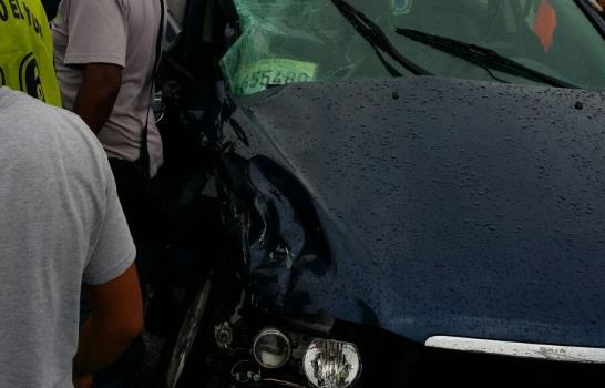 Fallece mujer durante choque entre un carro y minubús en Punta Cana
