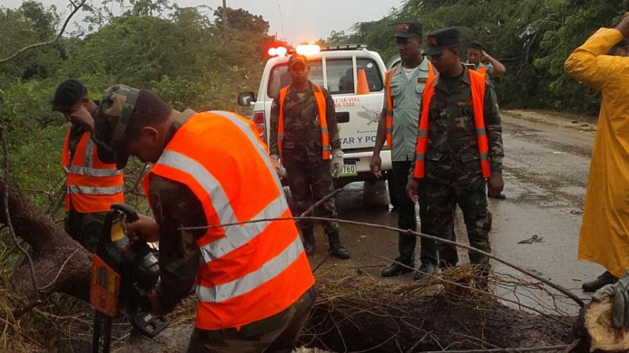 Vientos dejan sin techo una docena de viviendas en Oviedo
