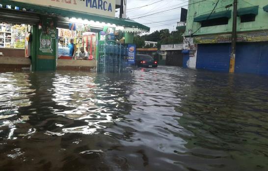 Lluvias generan inundaciones urbanas en Santo Domingo