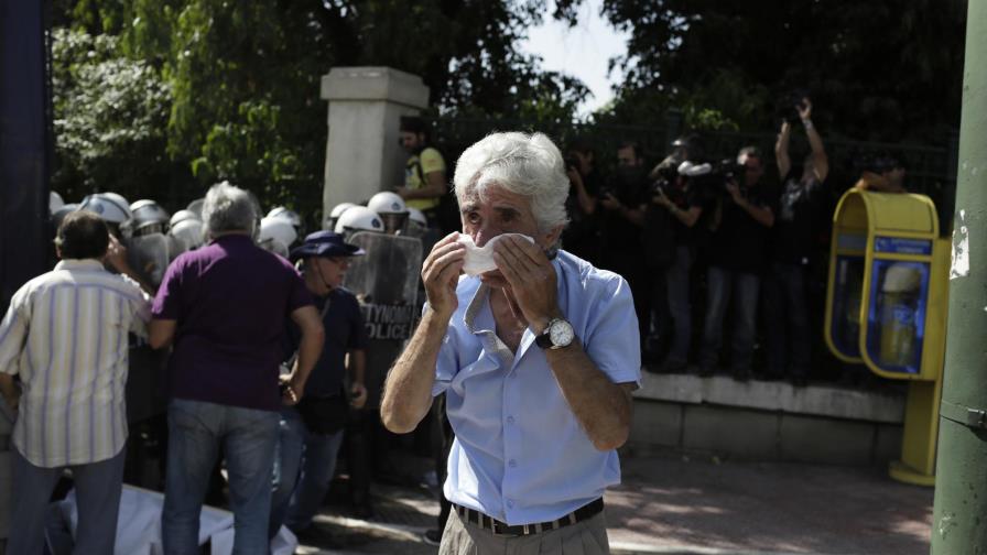 Grecia: emplean aerosol pimienta contra jubilados en marcha 