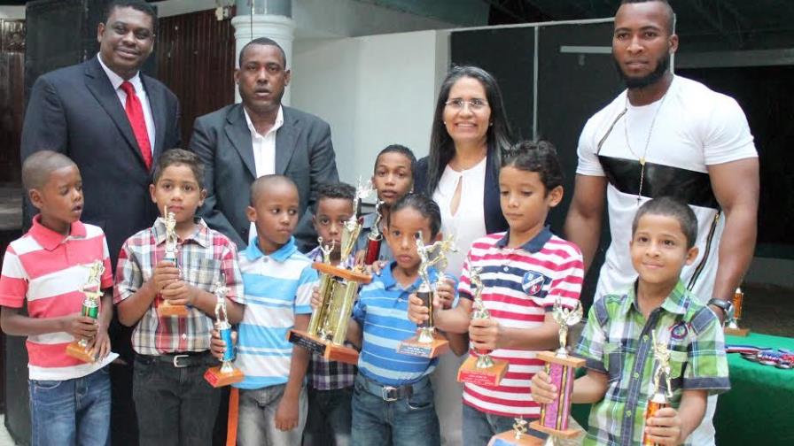 La Academia Luisito Mercedes premia más destacados