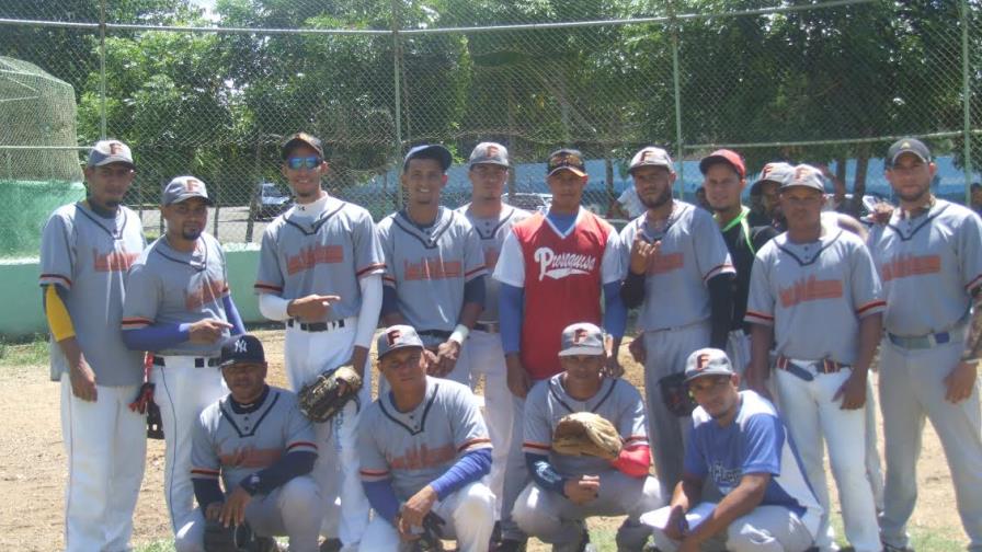 José Luis Almánzar lanza no-hitter en los Juegos San Vicente de softbol 