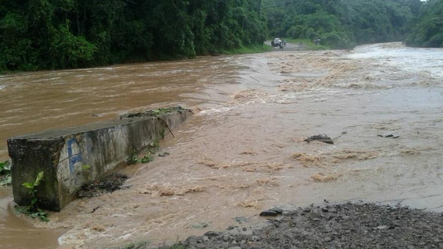 Lluvias inundan ciudades e incomunican decenas de comunidades en la región Este