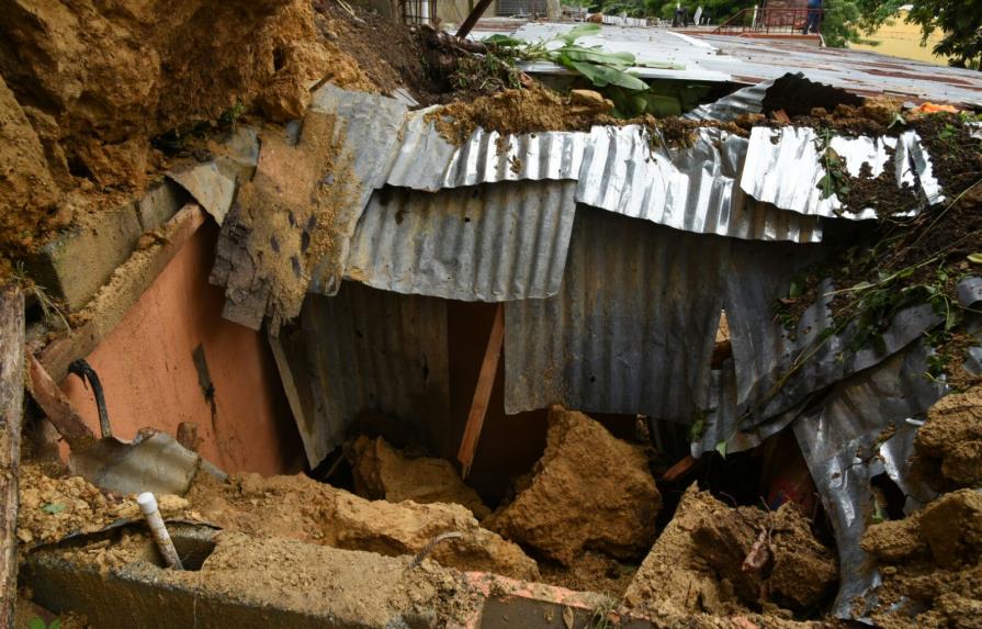 Hombre muere bajo deslizamiento de tierra en Santo Domingo Oeste
