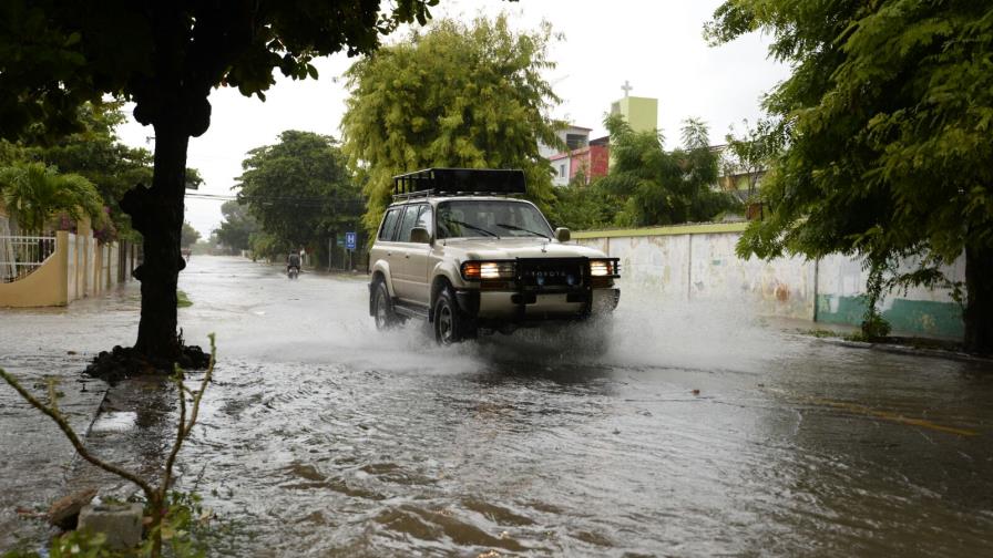 Ocho marines y seis civiles están varados en isla Beata