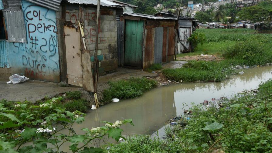 Aceleran proceso de mudanza de unas 385 familias en La Barquita; advierten a personas sobre estafadores