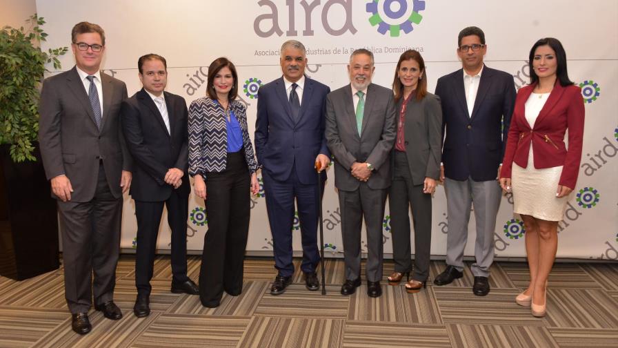 Industriales piden a diplomáticos ser abanderados de las exportaciones