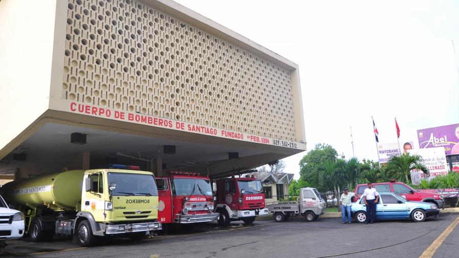 Cancelan 25 miembros del Cuerpo de Bomberos de Santiago