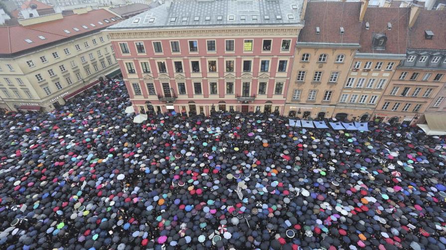 El aborto eleva la tensión entre gobierno polaco y oposición 