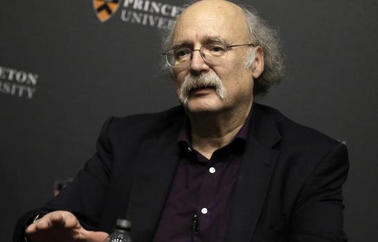 Nobel de Física a tres británicos por revelar secretos de la materia exótica Nobel de Física a tres británicos por revelar secretos de la materia exótica