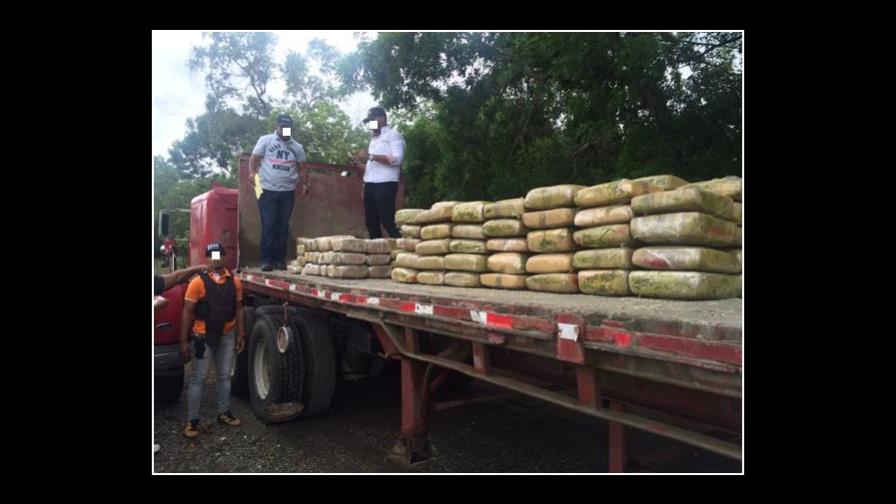 La DNCD investiga el decomiso de 148 pacas de marihuana