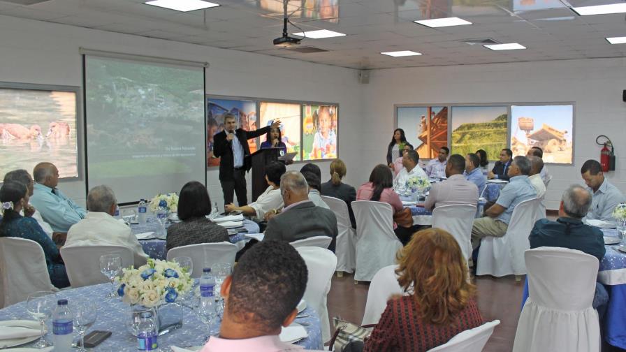 Falcondo abre diálogo con autoridades y empresarios de Bonao