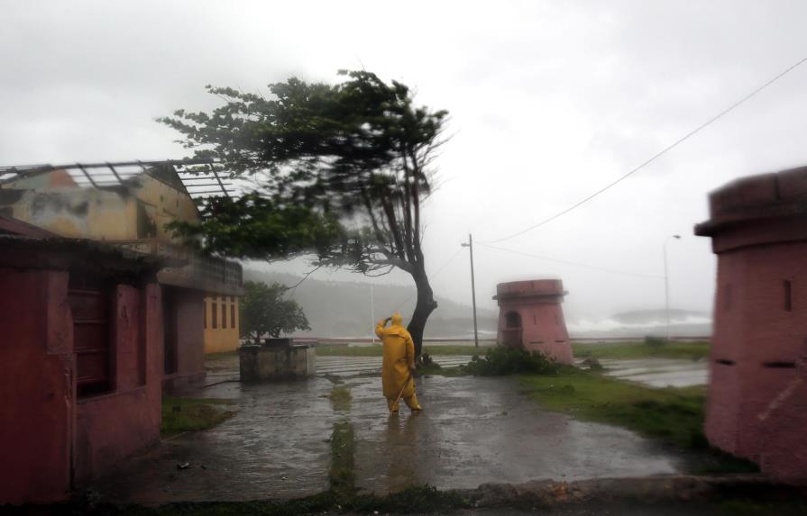 Matthew enfila hacia las Bahamas mientras recorre el oriente de Cuba