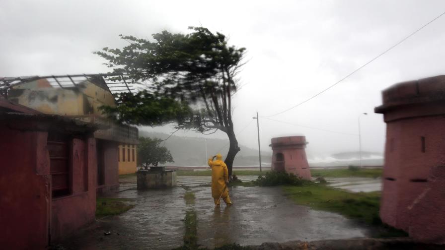 Matthew enfila hacia las Bahamas mientras recorre el oriente de Cuba
