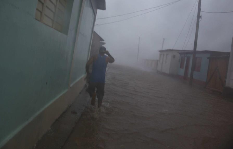 Matthew se aleja de Cuba y emiten aviso de huracán para Florida (EE.UU.)