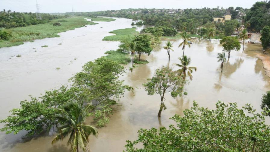 Desaparece hombre que cayó en una cañada en Santo Domingo Este