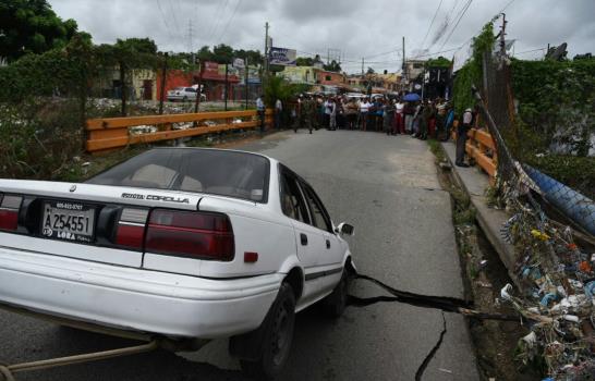 Se desploma puente en Los Guaricanos; hay un herido